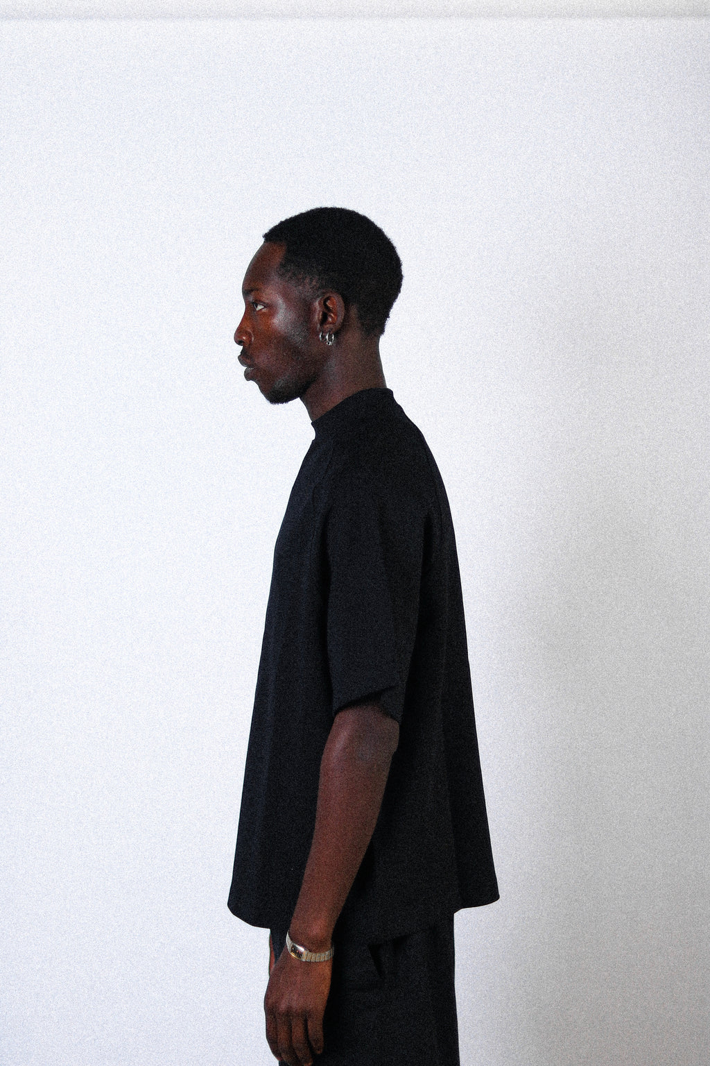 BLACK RAGLAN TEE