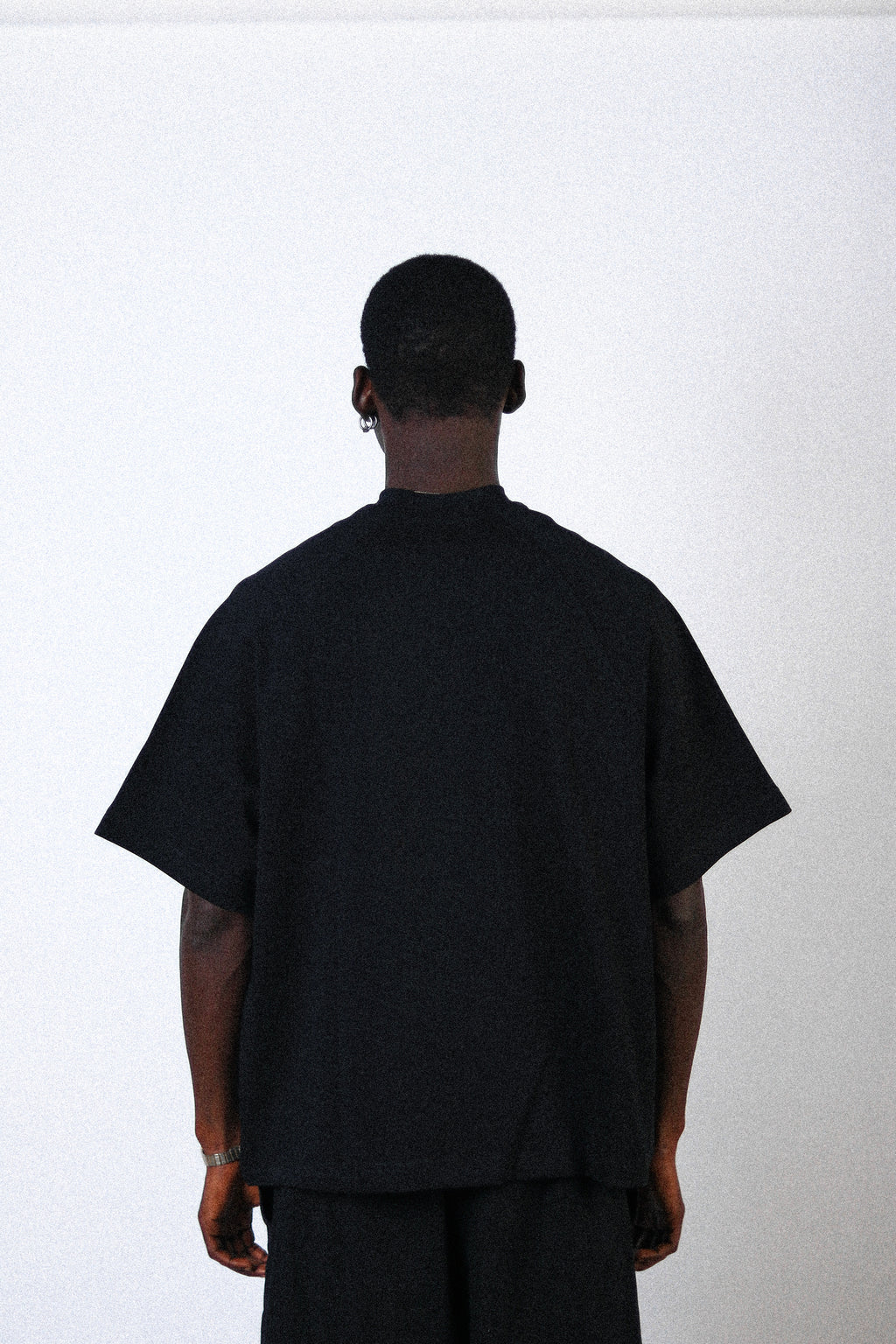 BLACK RAGLAN TEE
