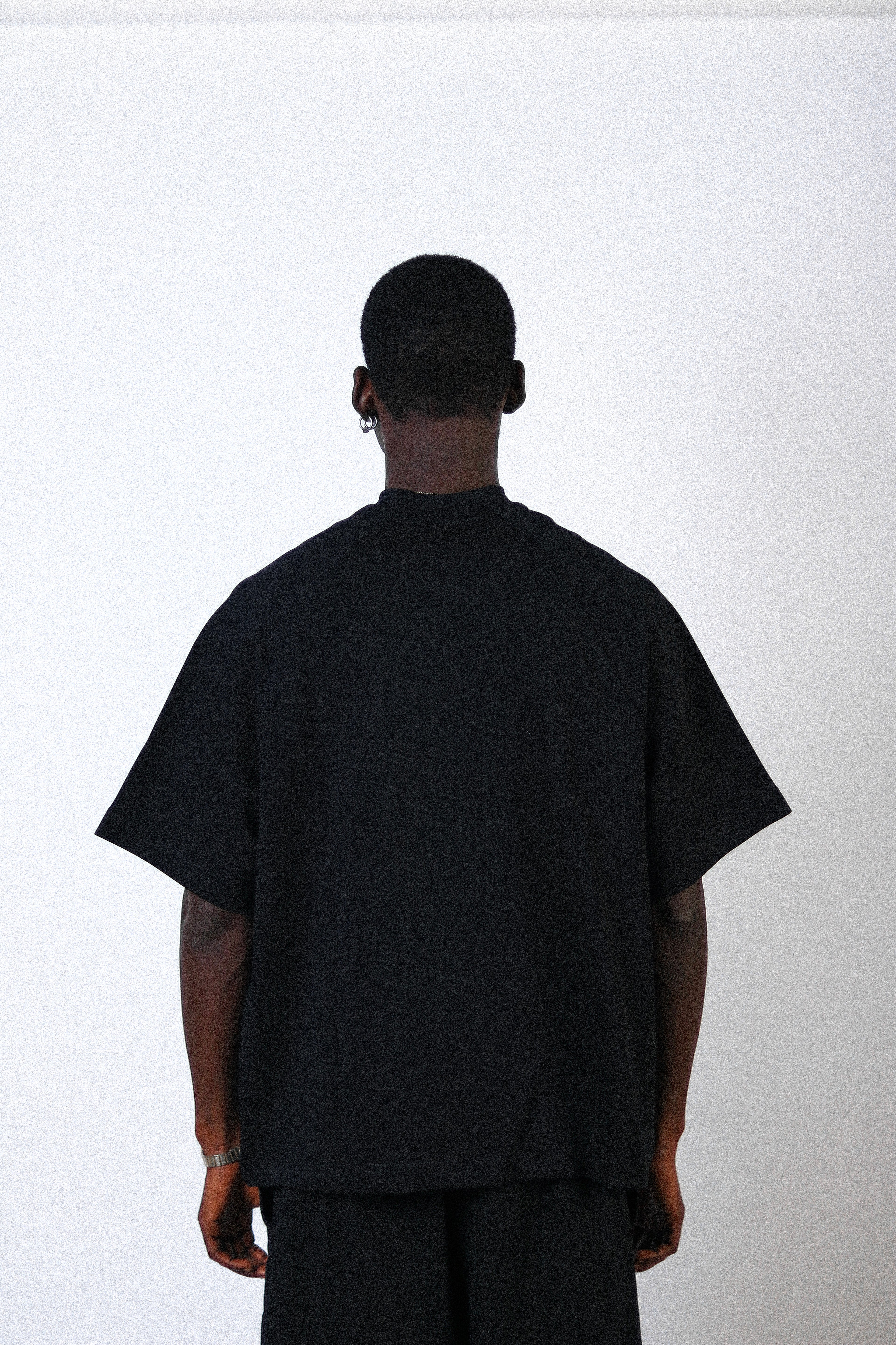 BLACK RAGLAN TEE