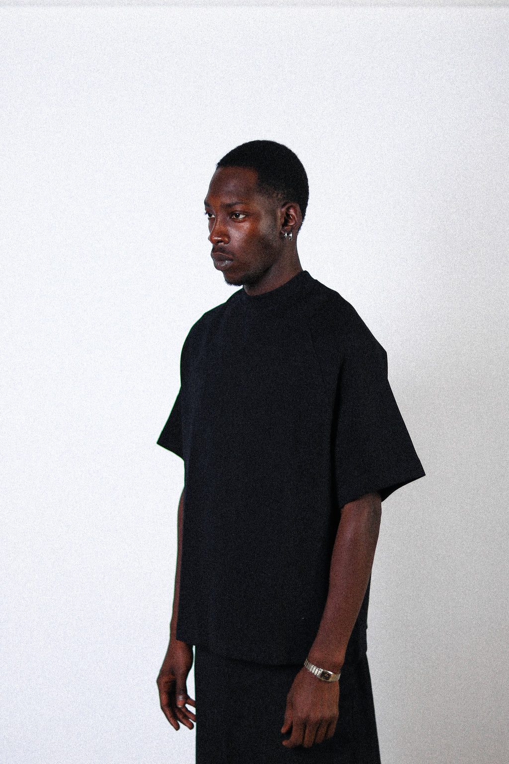 BLACK RAGLAN TEE